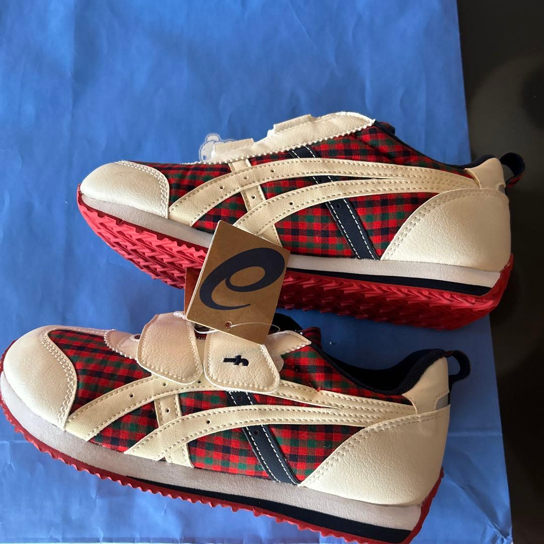 ファミリアアシックスコラボスニーカー レッドチェック