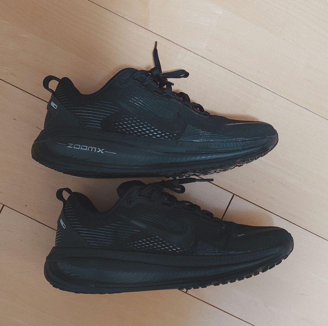 ナイキ　ボメロ18 オールブラック　26.5cm