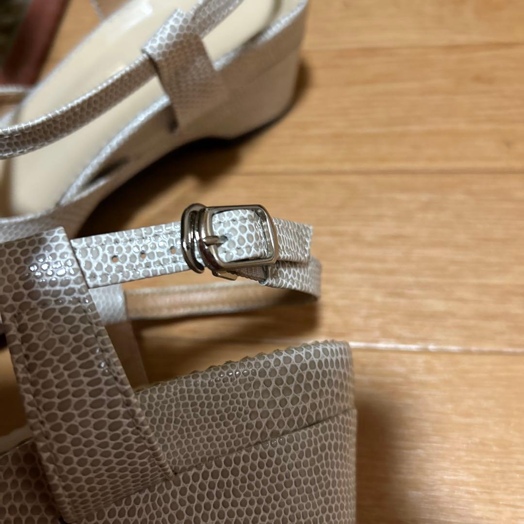 ベネシュ サンダル ２４㎝