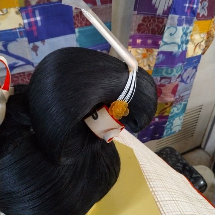 黒い伝統的な日本髪