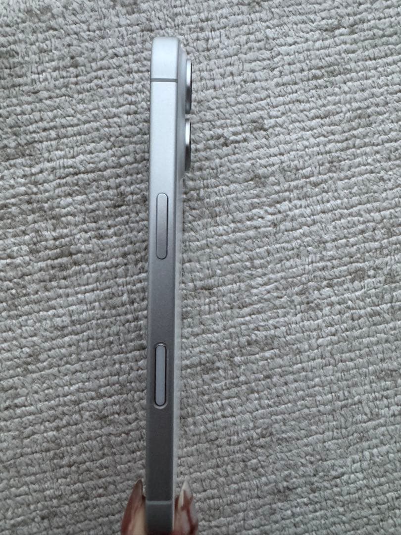 【ほぼ新品】iPhone16 128GBホワイト SIMフリー