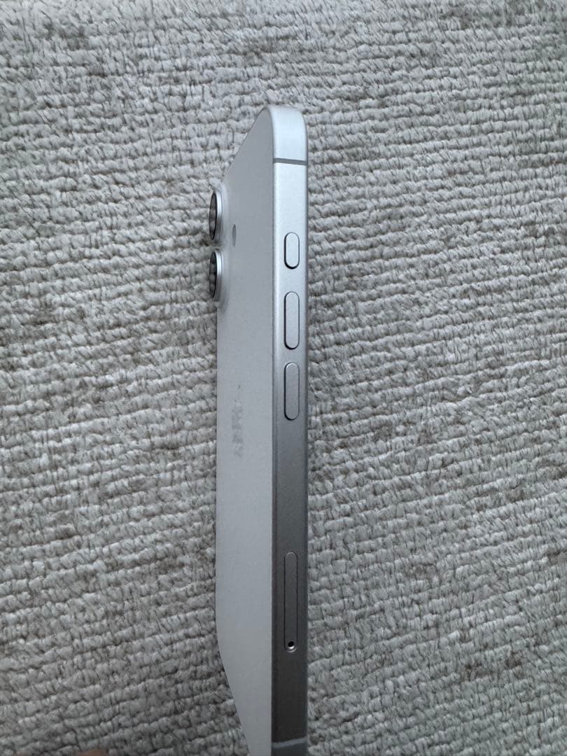 【ほぼ新品】iPhone16 128GBホワイト SIMフリー