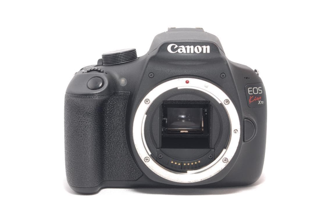 ⭐️一眼レフデビューに⭐️Canon Kiss X70 キャノン　デジタル一眼