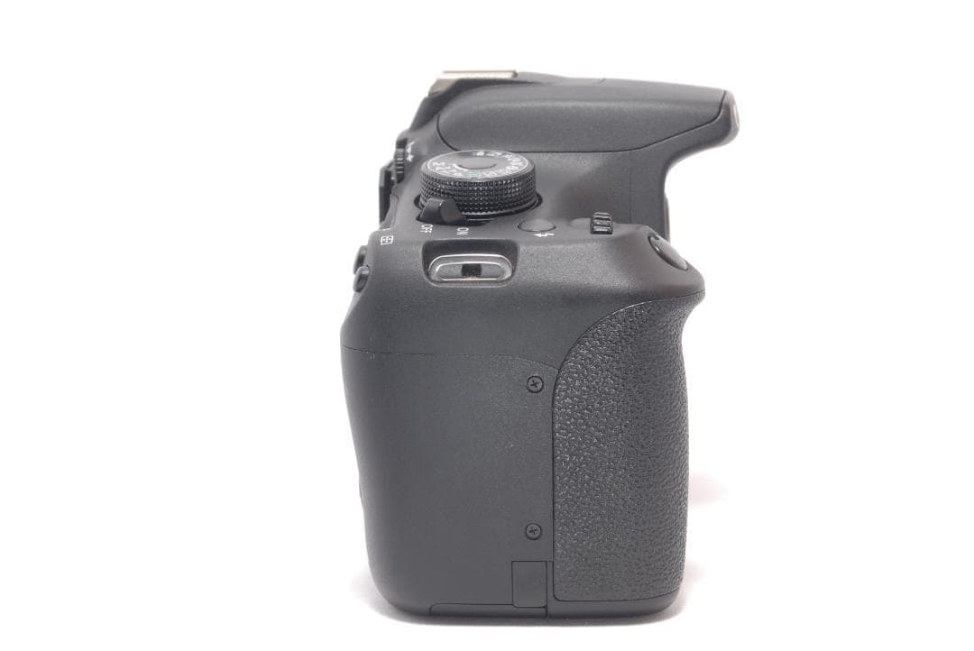 ⭐️一眼レフデビューに⭐️Canon Kiss X70 キャノン　デジタル一眼