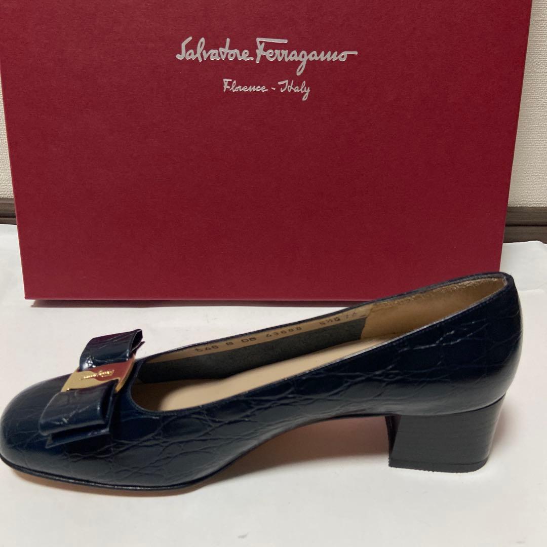 未使用✨Salvatore Ferragamo ネイビー パンプス フェラガモ