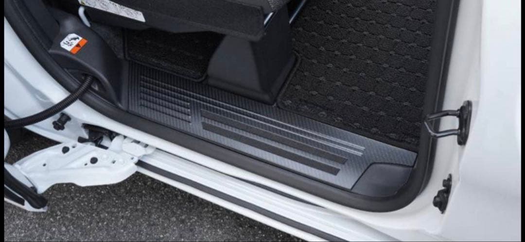 シエンタ 10系　カーボン調　サイドステップスカッフプレート　後席側のみ