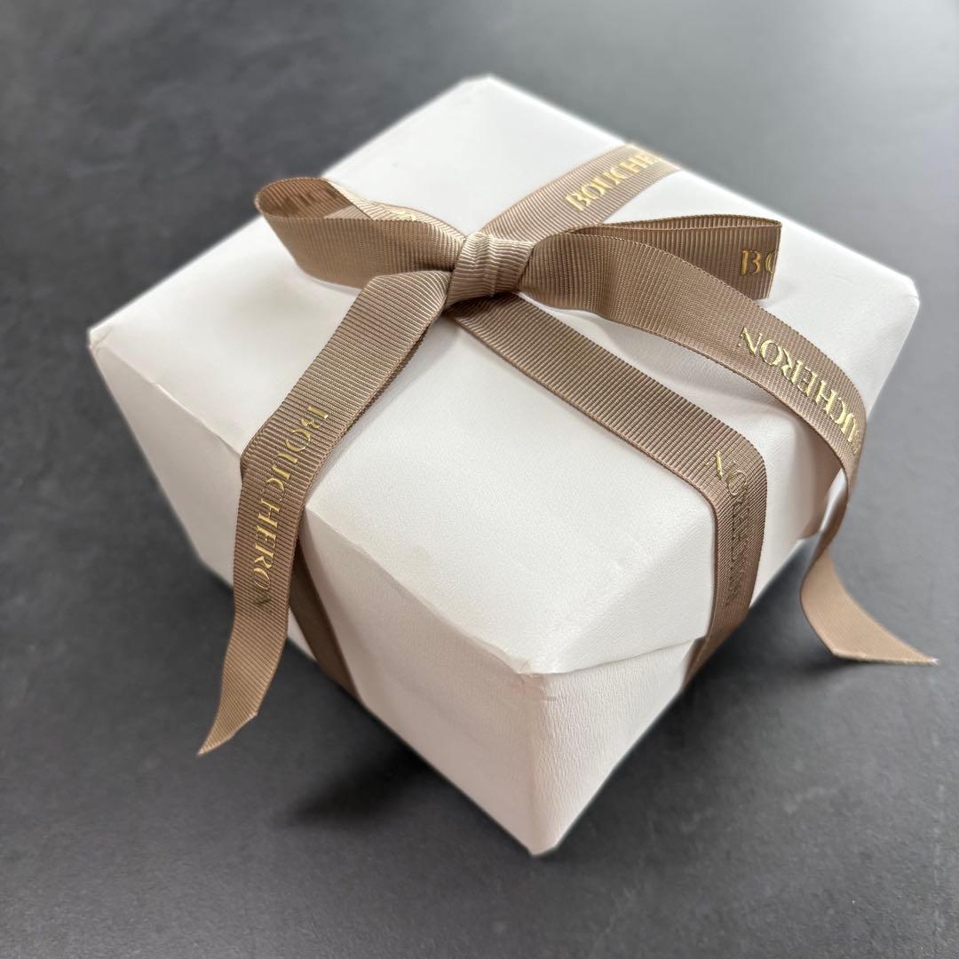 美品　Boucheron ブシュロン　リングケース　ホワイト　空箱　紙袋