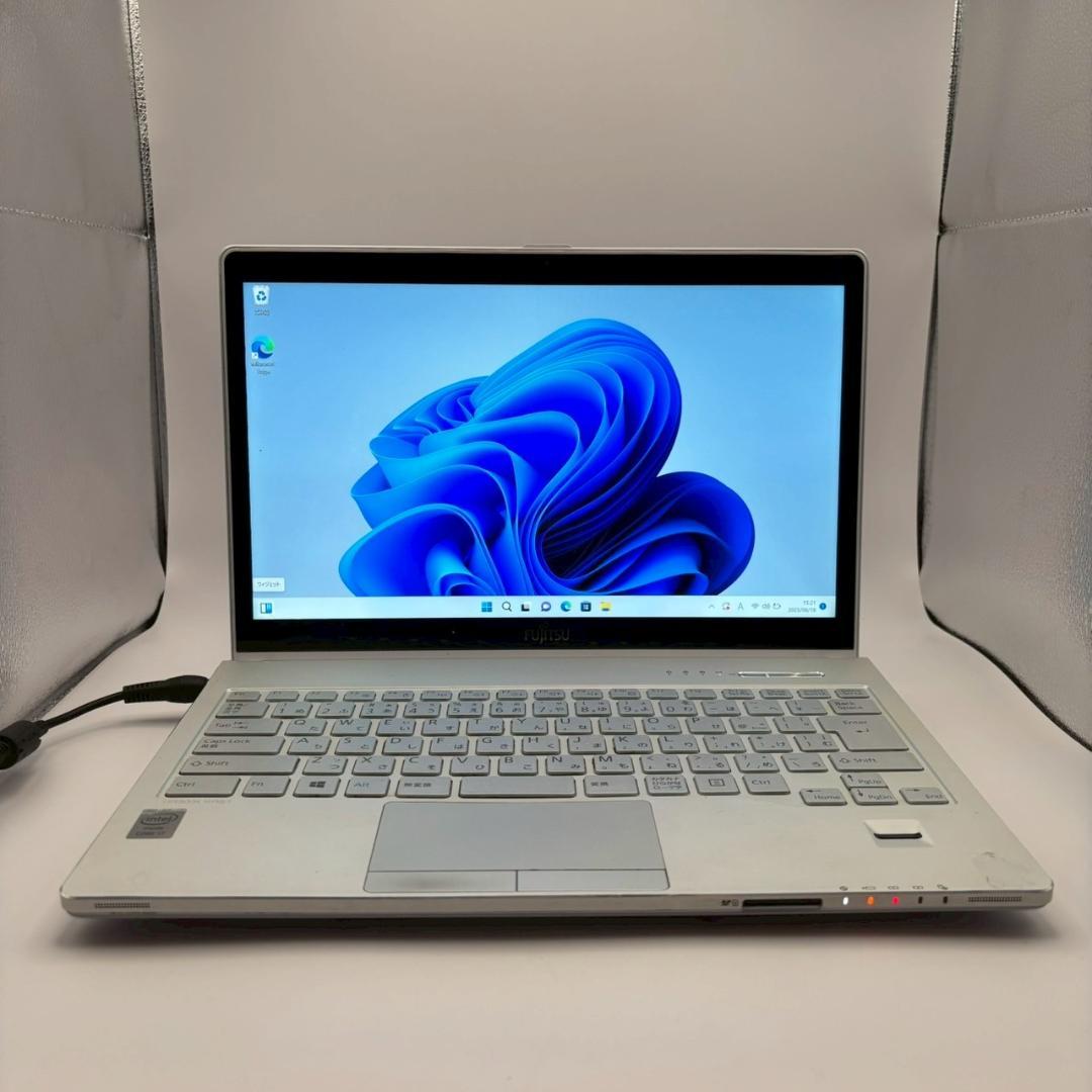 【FUJITSU】高性能i7 新品SSD256GB メモリ8GB ノートPC