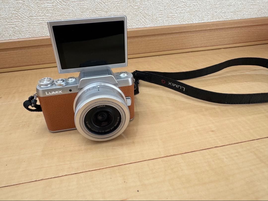 LUMIX コンパクトデジタルカメラ シルバー/ブラウン