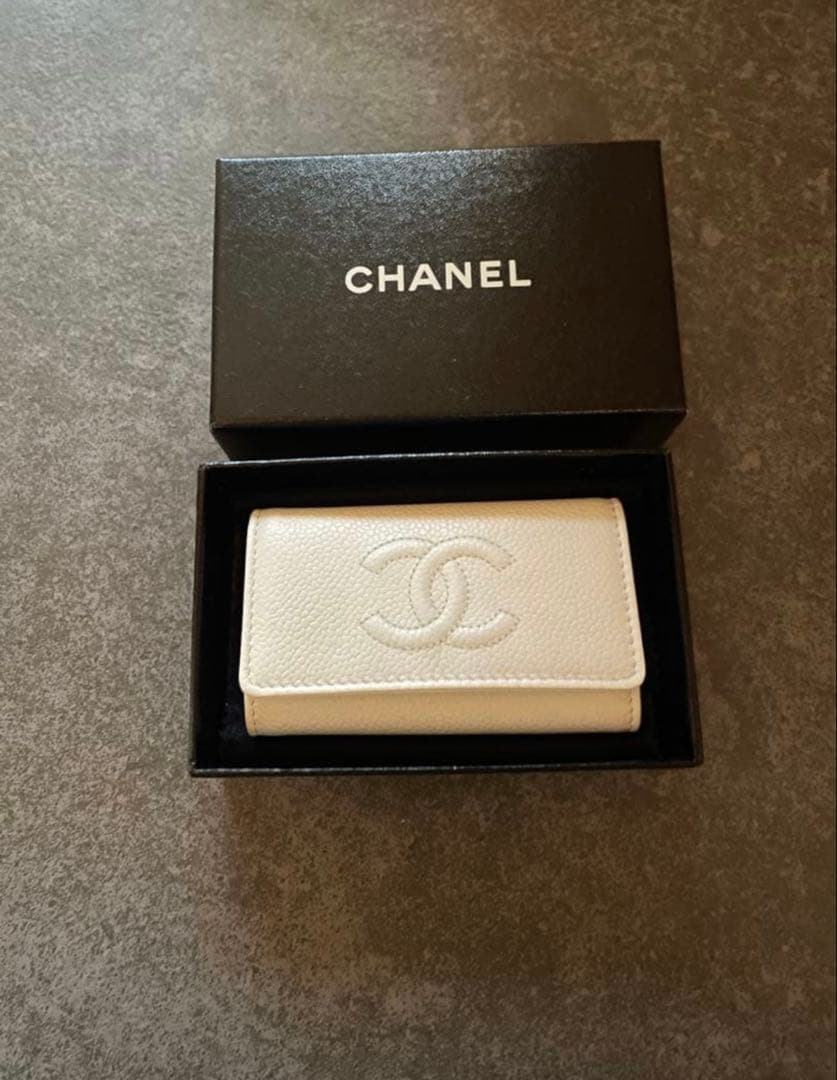 1/11日まで価格】新品シャネルキーケース　レアホワイト正規