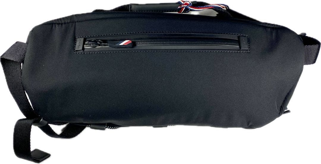 【最高峰ライン/新品】モンクレール ボディバッグ 黒 ビッグロゴ 正規品