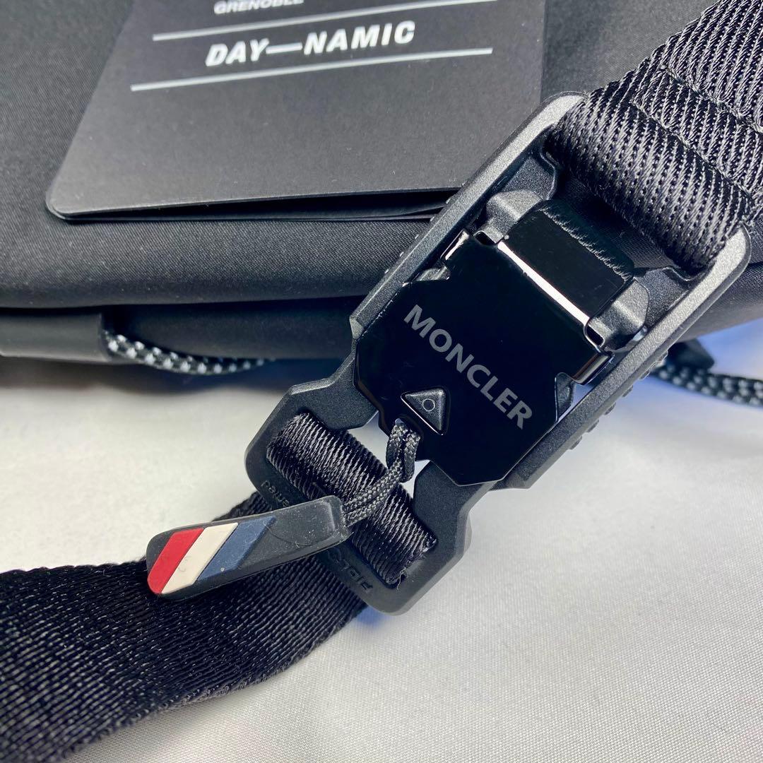 【最高峰ライン/新品】モンクレール ボディバッグ 黒 ビッグロゴ 正規品