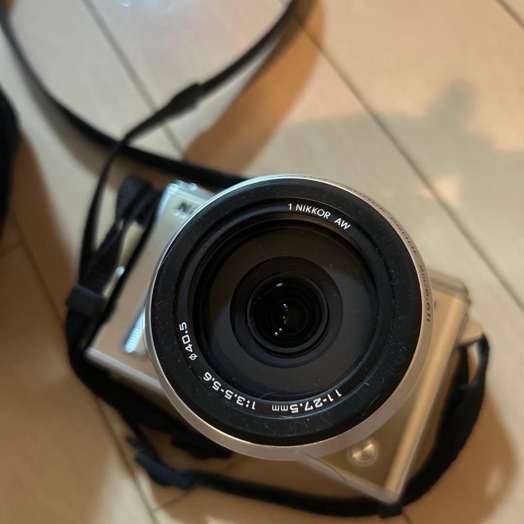 Nikon 1 シルバー 一眼レフカメラ
