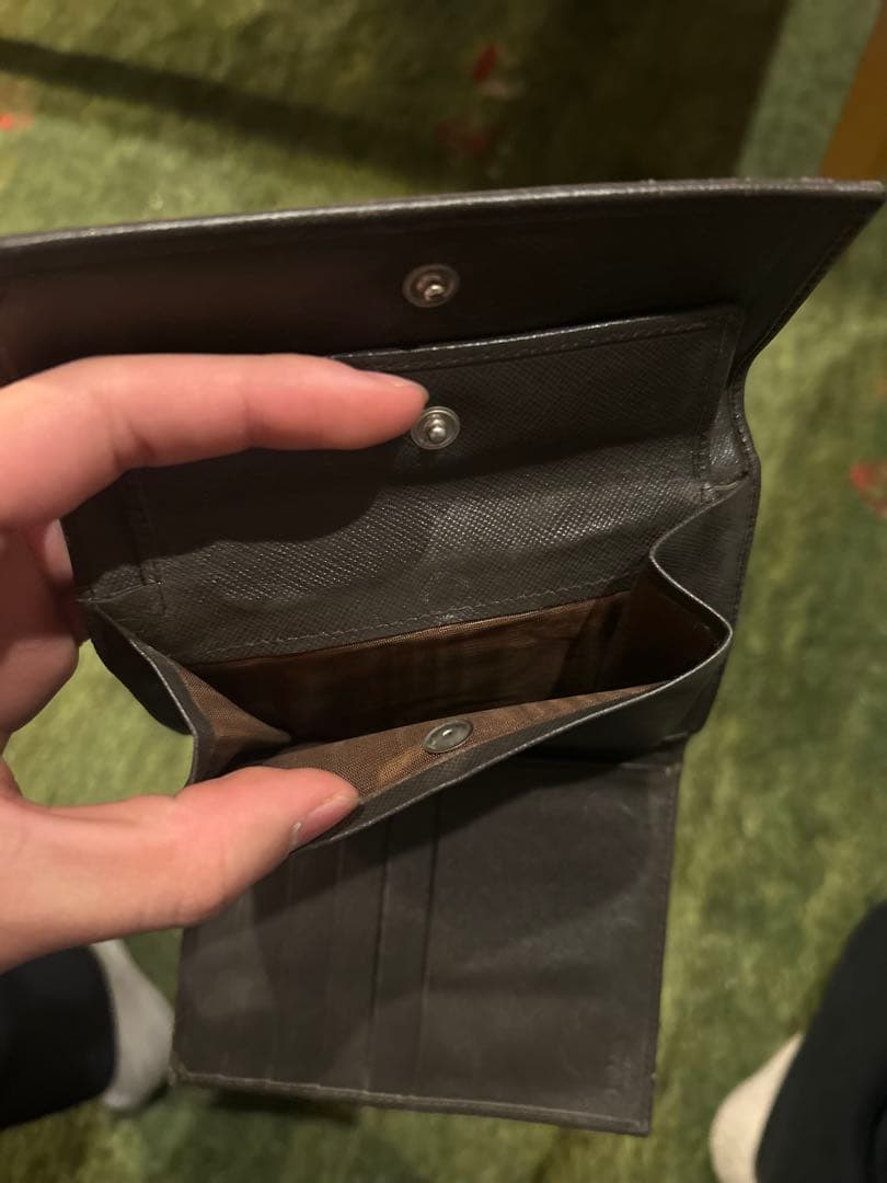 PRADA ダークブラウン 三つ折り財布　証明カード付き