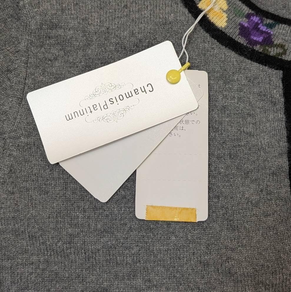 【未使用】高級 カシミヤ １００％ 花柄 グレー系 カーディガン ４２サイズ