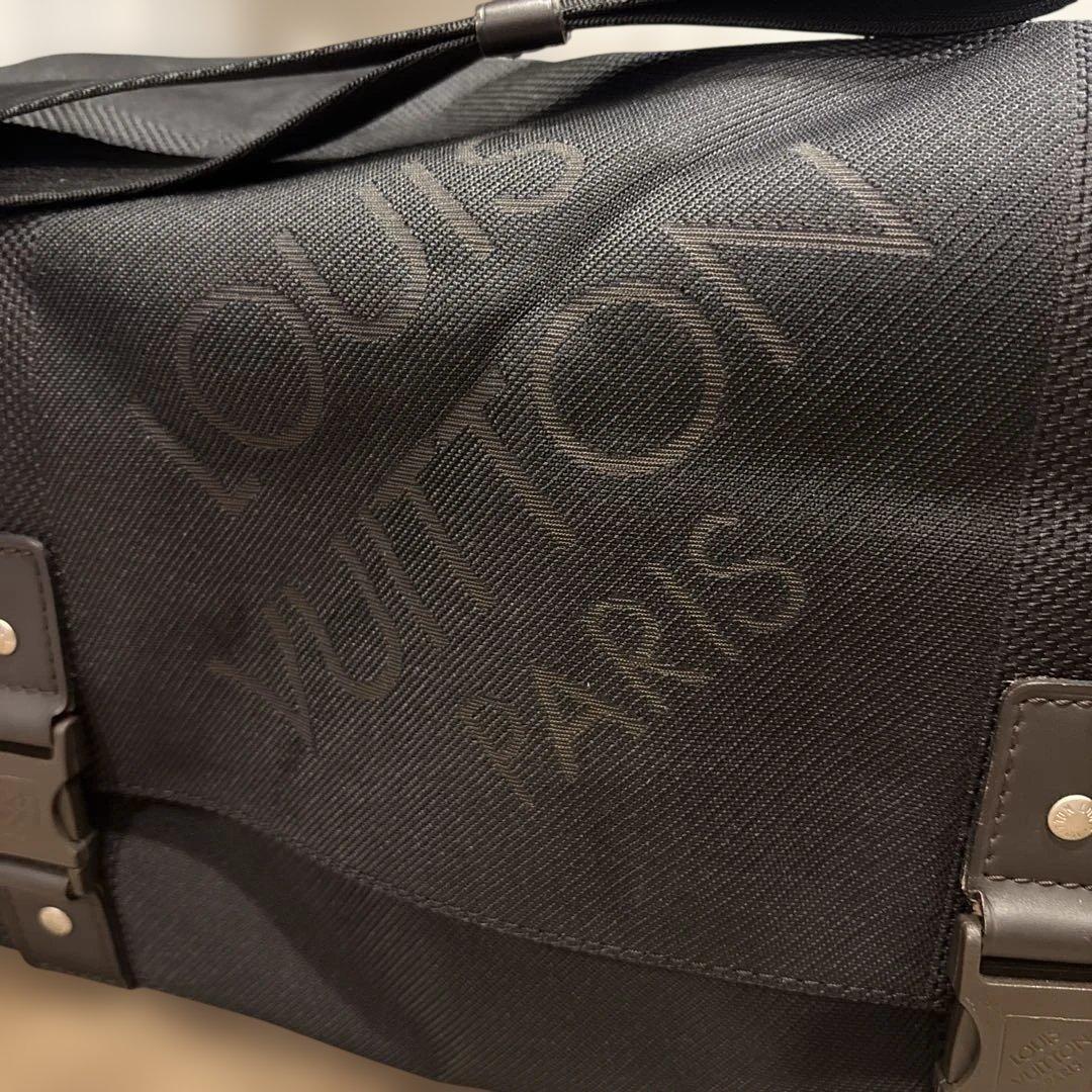 Louis Vuitton ブラック メッセンジャーバッグ