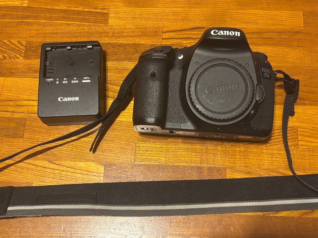 【訳アリ品】Canon EOS 7D 充電器付き