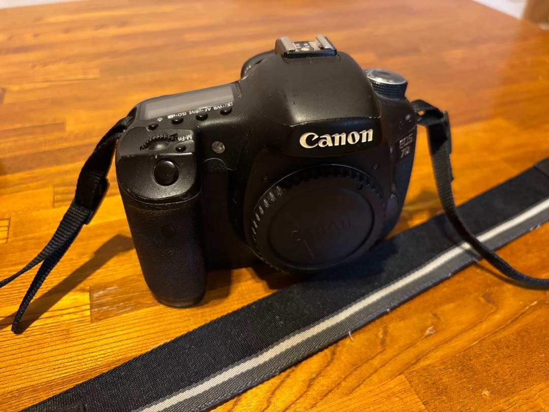 【訳アリ品】Canon EOS 7D 充電器付き