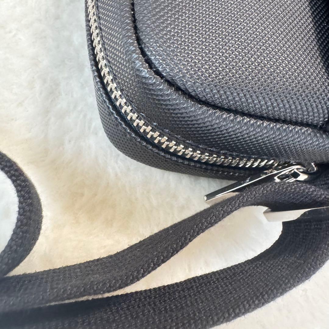 現行モデル✨ラコステ　メンズクラシック バーティカルカメラバッグ　LACOSTE