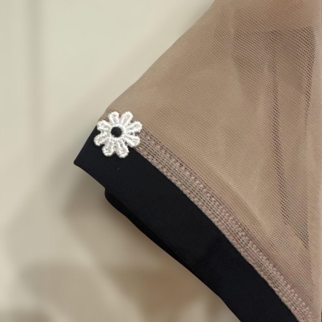 デラロミラノ黒とベージュの半袖レオタード