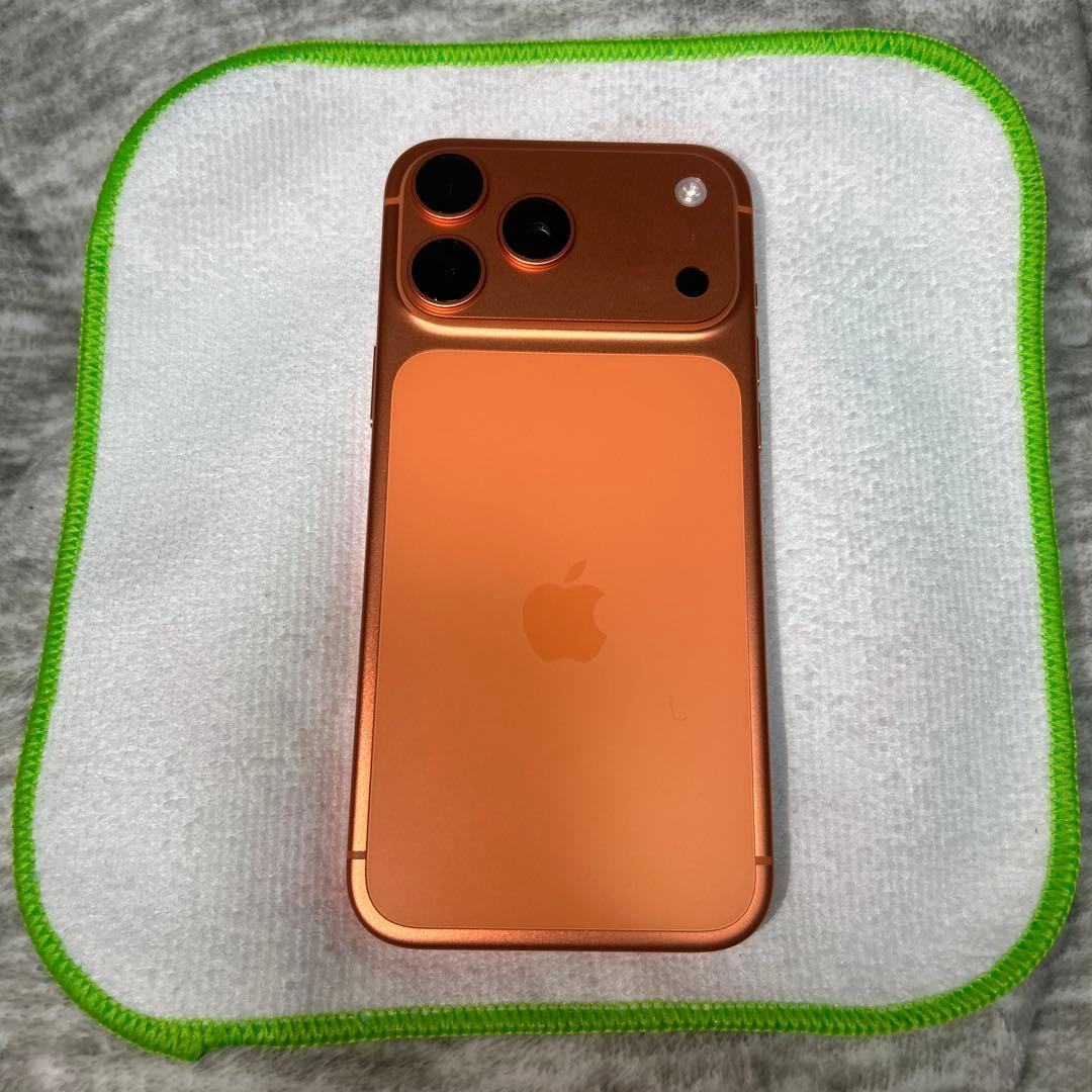 クマちゃん iPhone17ProMax 512GB コズミックオレンジ