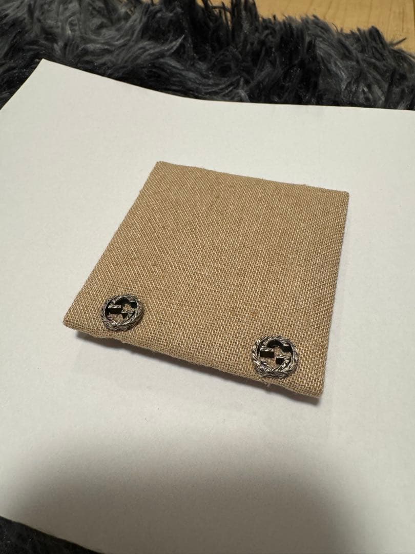 ほぼ未使用グッチ ピアス インターロッキングG シルバー925 男女兼用