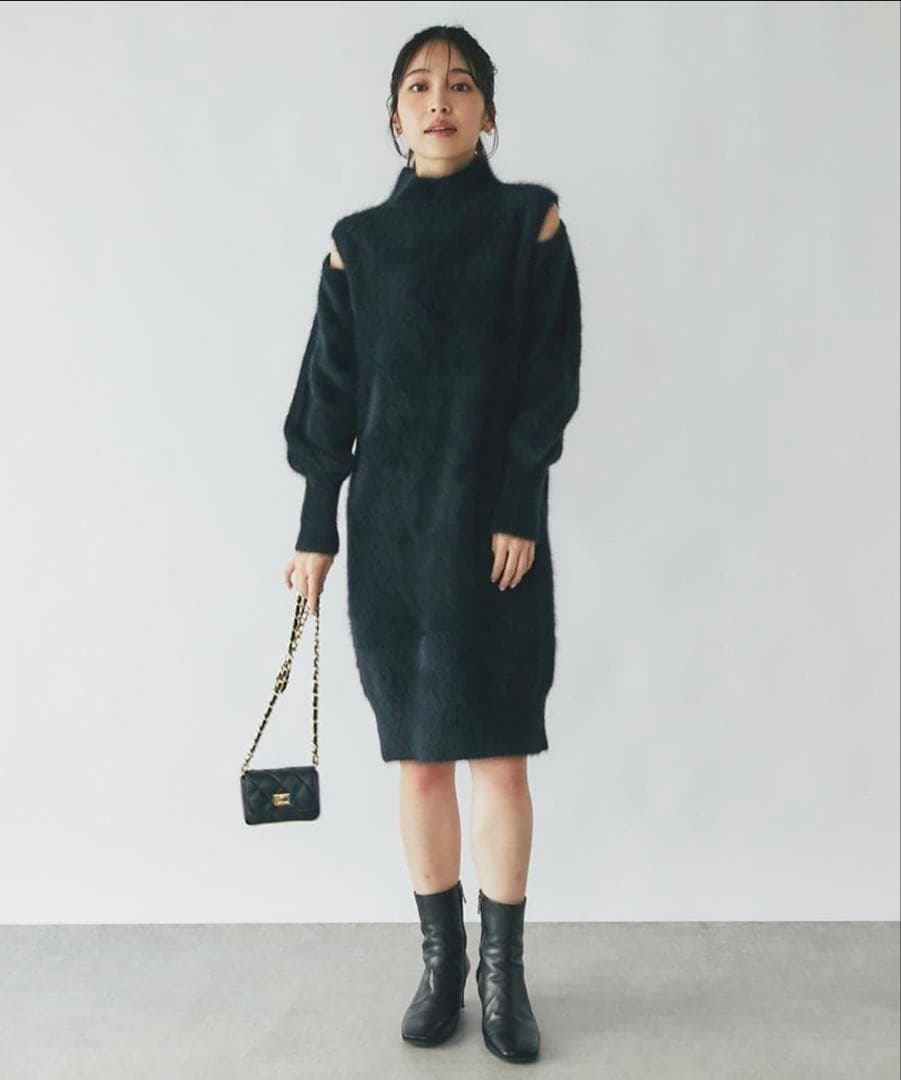 ラブティックボンボン　スリットショルダーブラックミニワンピース　さえこさんワンピ