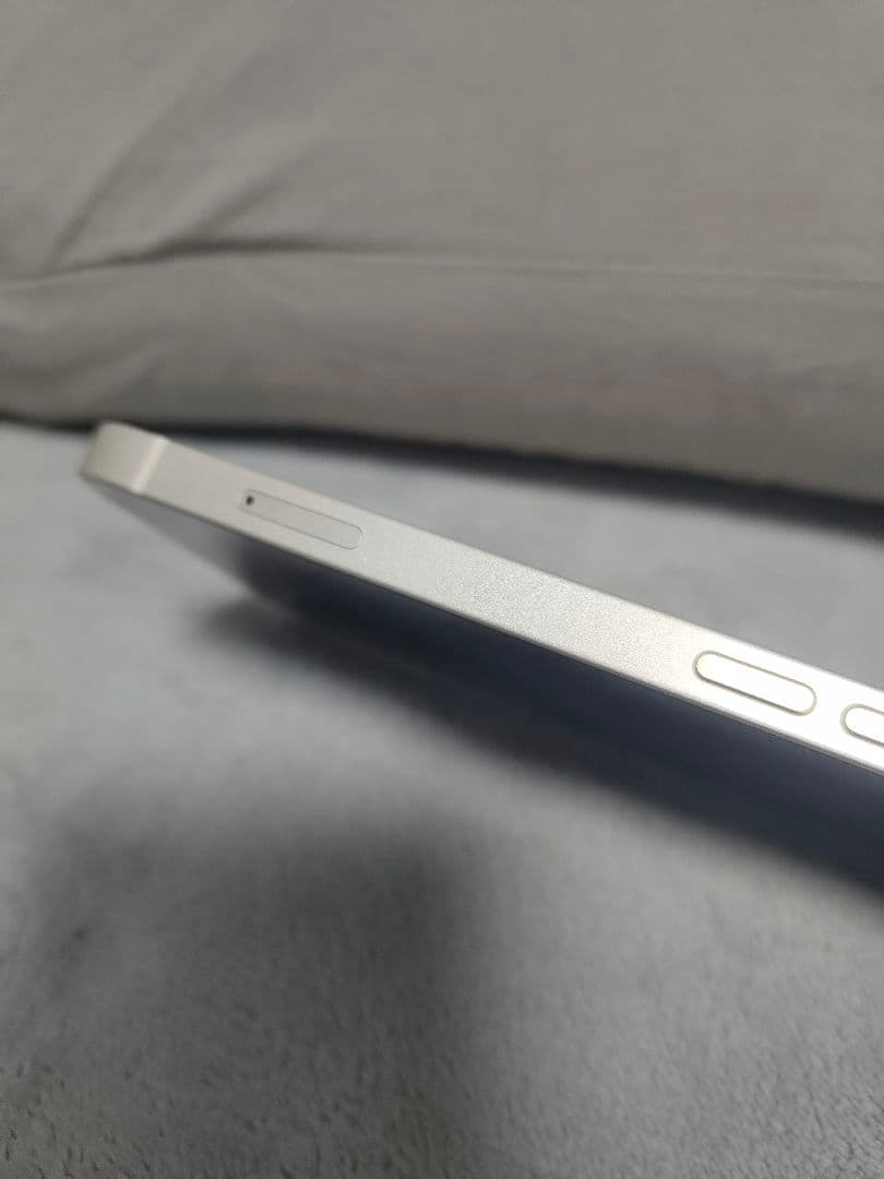 美品！SIMフリー Apple iPhone13 128GB スターライト