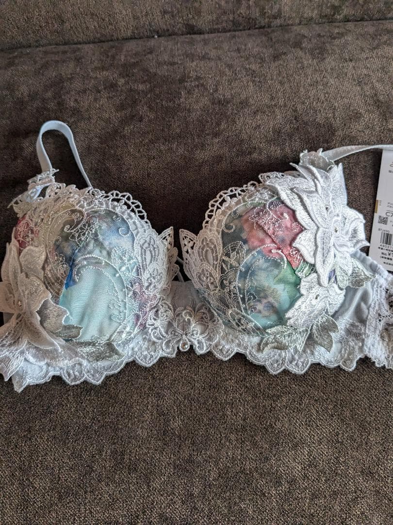 ワコール、サルート90グループブラジャーC75サイズ。