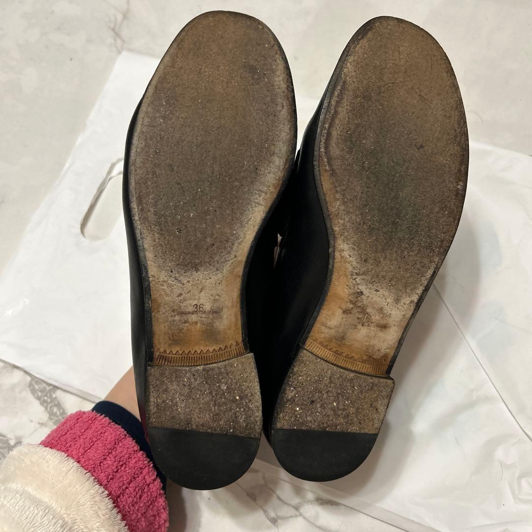 GUCCI ブラックレザー ローファー ゴールド金具　23