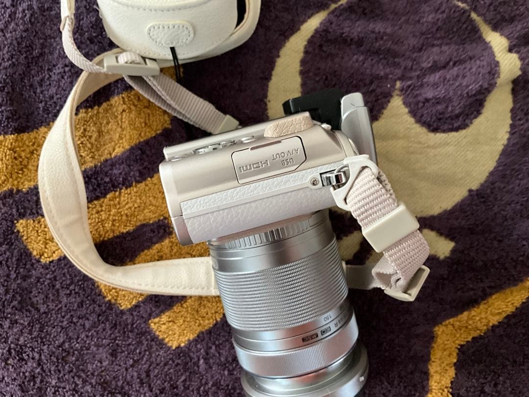 【がーる】OLYMPUS PEN E-PL8ミラーレスカメラ ダブルズーム