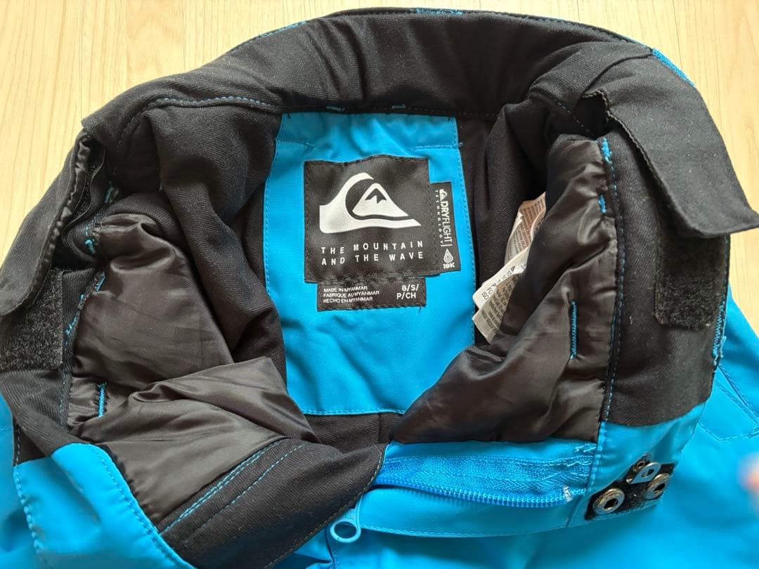 クイックシルバー　子ども用スノーボードウェア