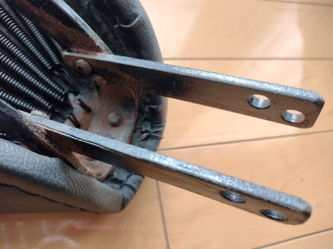 ロイヤルエンフィールド　LYCETT製ソロシート