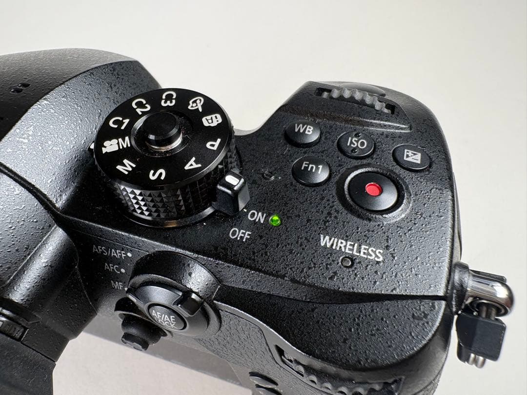 Panasonic LUMIX GH5 ミラーレス一眼 ボディ バリアングル液晶