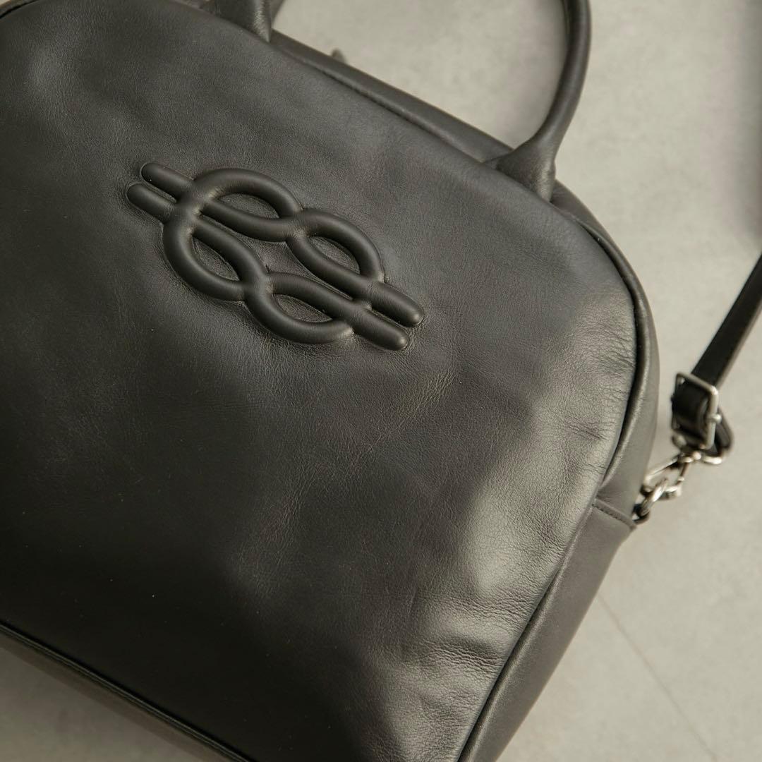 イアパピヨネ 本革 ショルダー付き 2way エンボスボストンバッグ ブラック