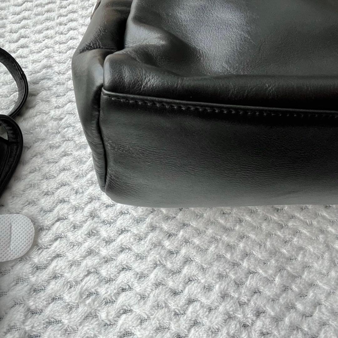 イアパピヨネ 本革 ショルダー付き 2way エンボスボストンバッグ ブラック