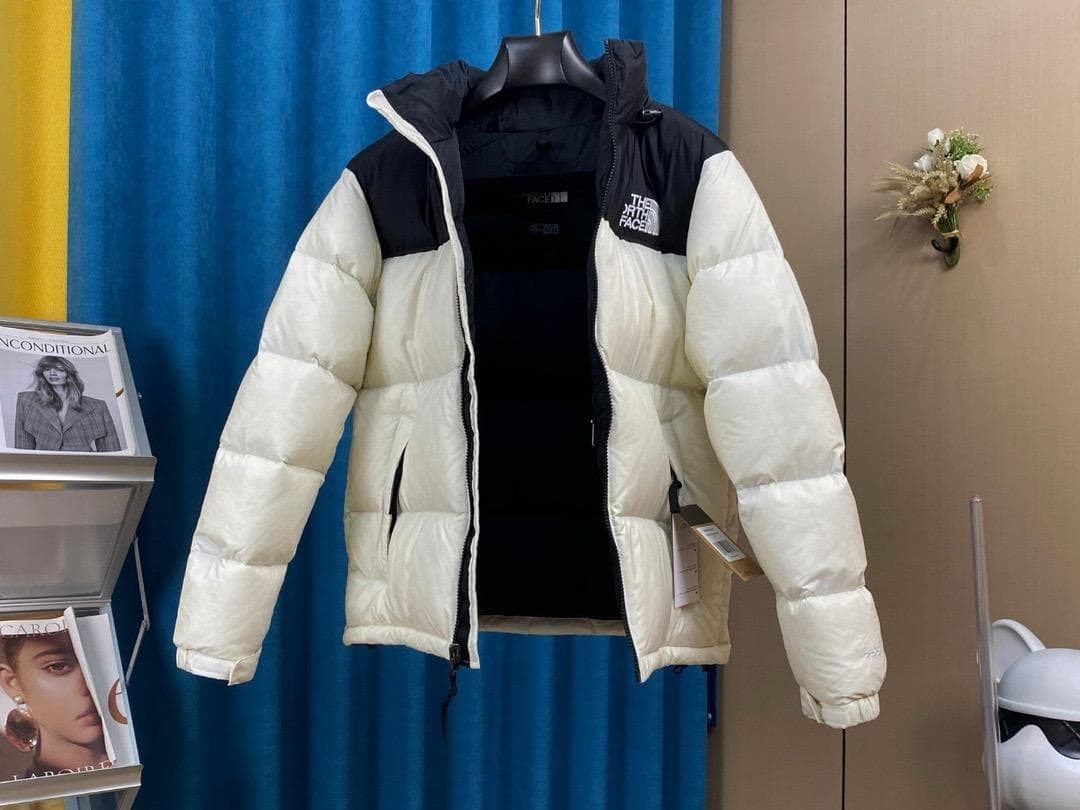 極美品【M】ザノースフェイス ヌプシ ホワイト ダウンジャケット