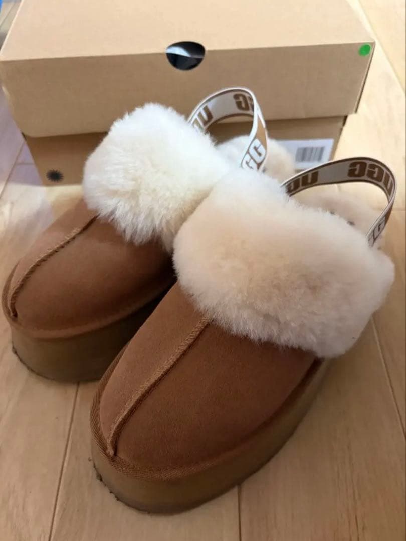 UGG Funkette アグ ファンケット　ムートンサンダル　厚底