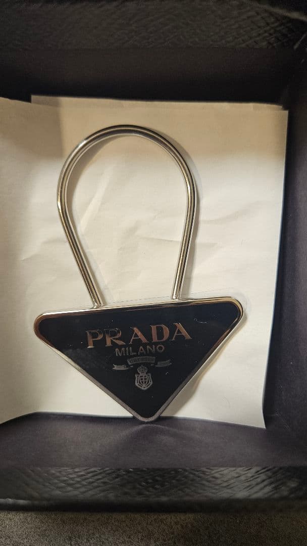 新品未使用　PRADA エナメルメタル　キーリング