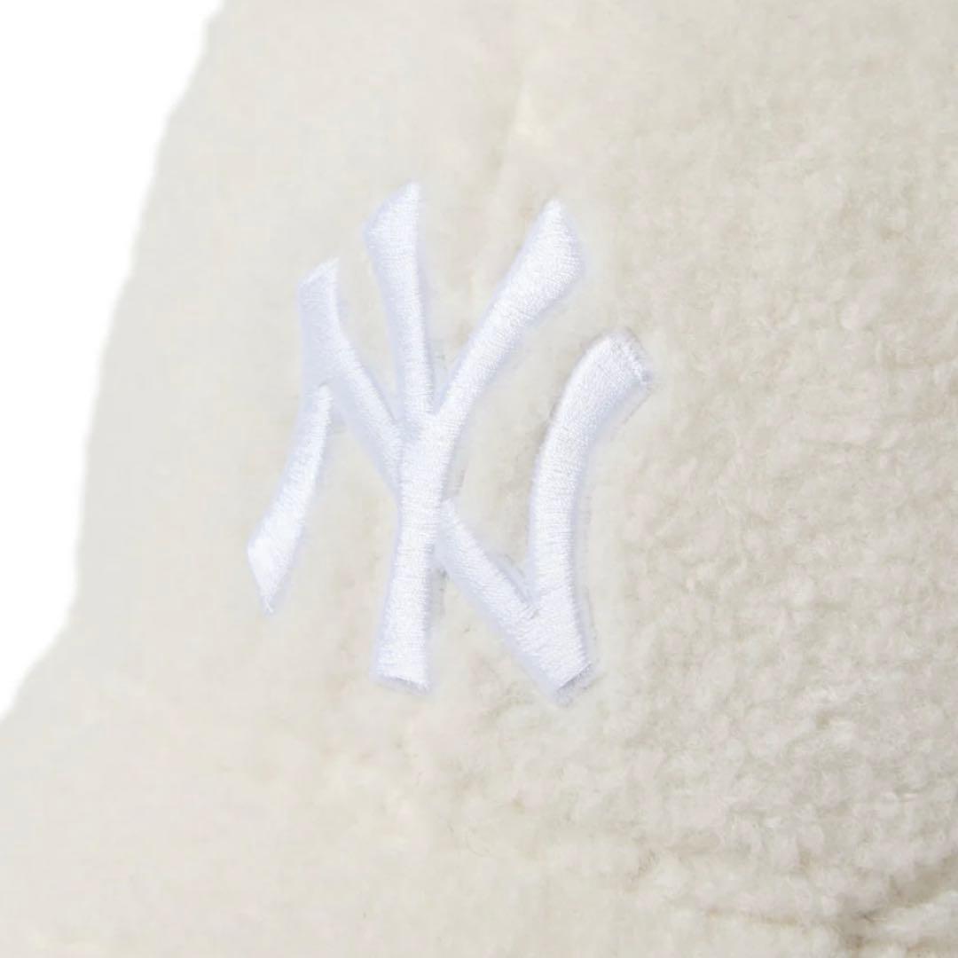 9TWENTY Bea Logo ベースボールキャップ ホワイト　ボアフリース