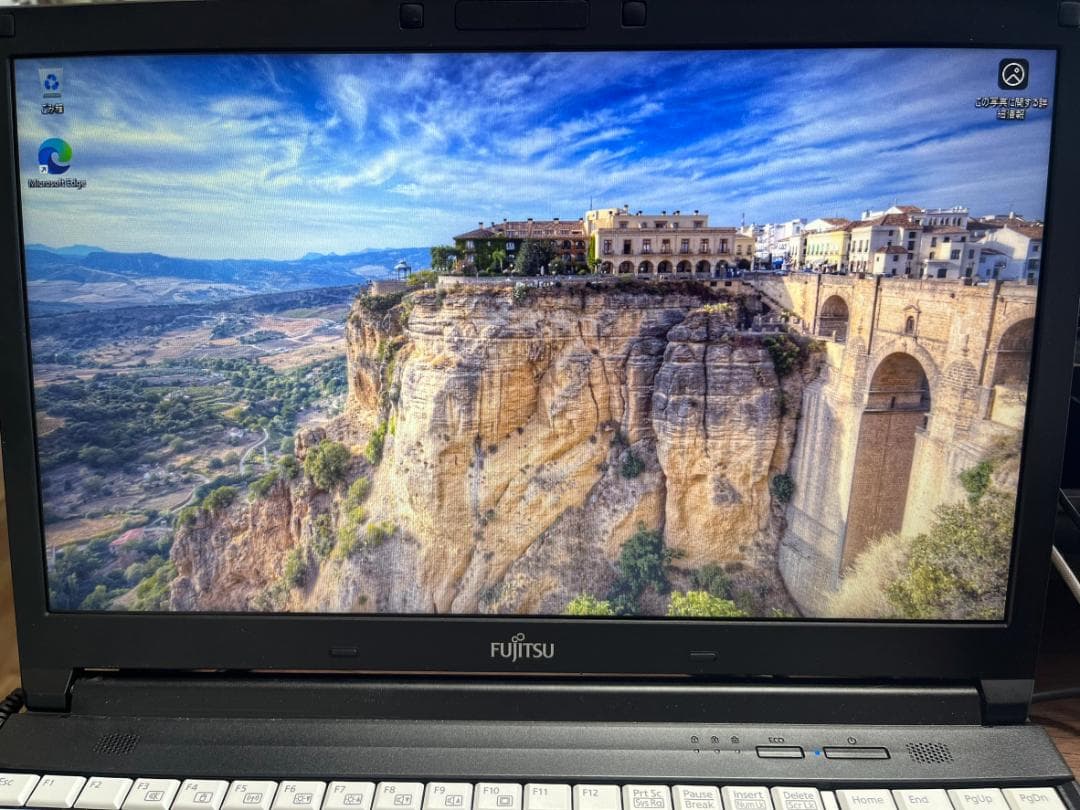 【美品】FUJITSU ノートPC A576/P i3/SSD Win11 01