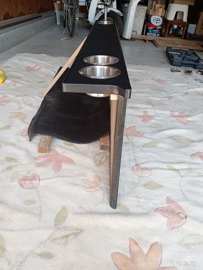 ハイエース　セカンドテーブル　カップホルダー付き