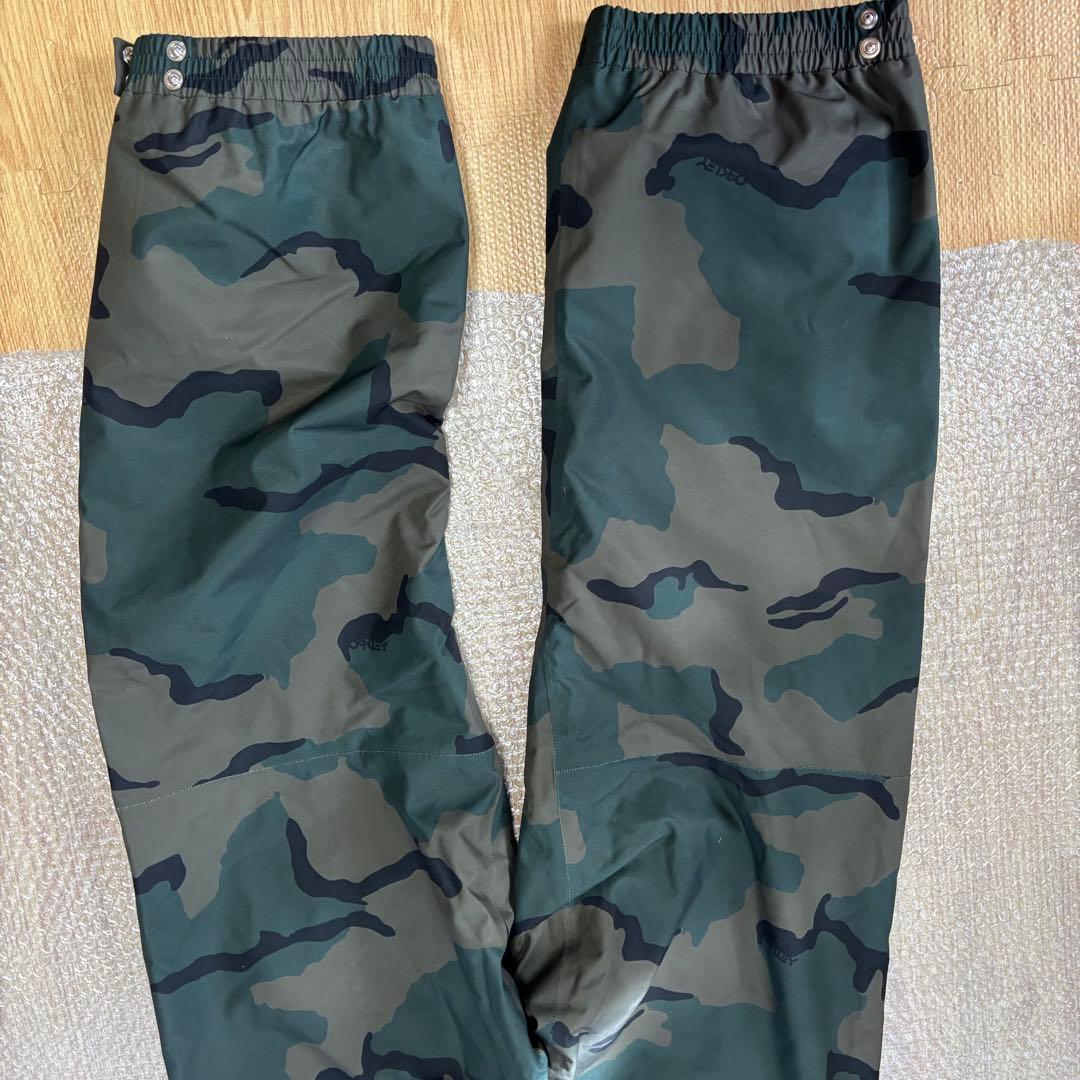 美品　オークリーOakley ビブパンツ　迷彩柄 XLスノーボードウェア　スキー