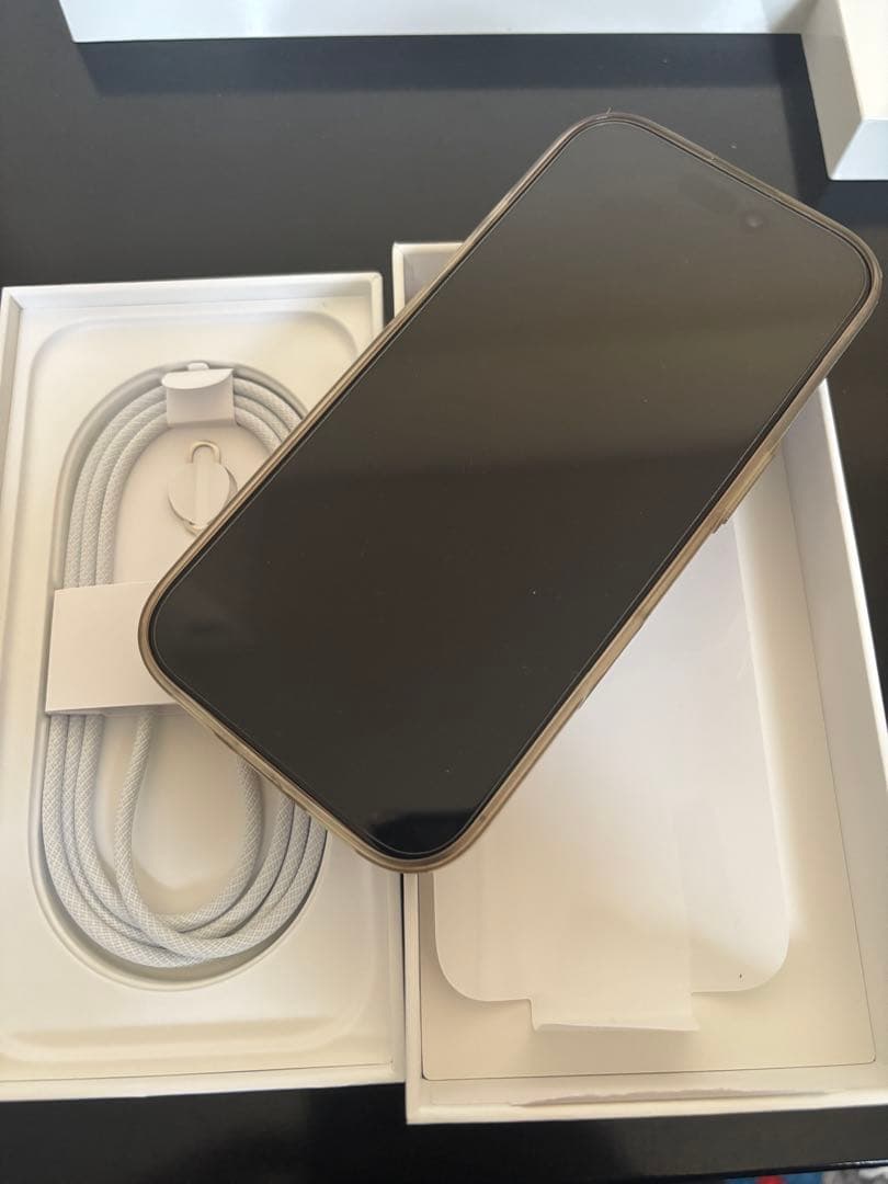 iPhone 16 pro 128GB デザートチタニウム　美品