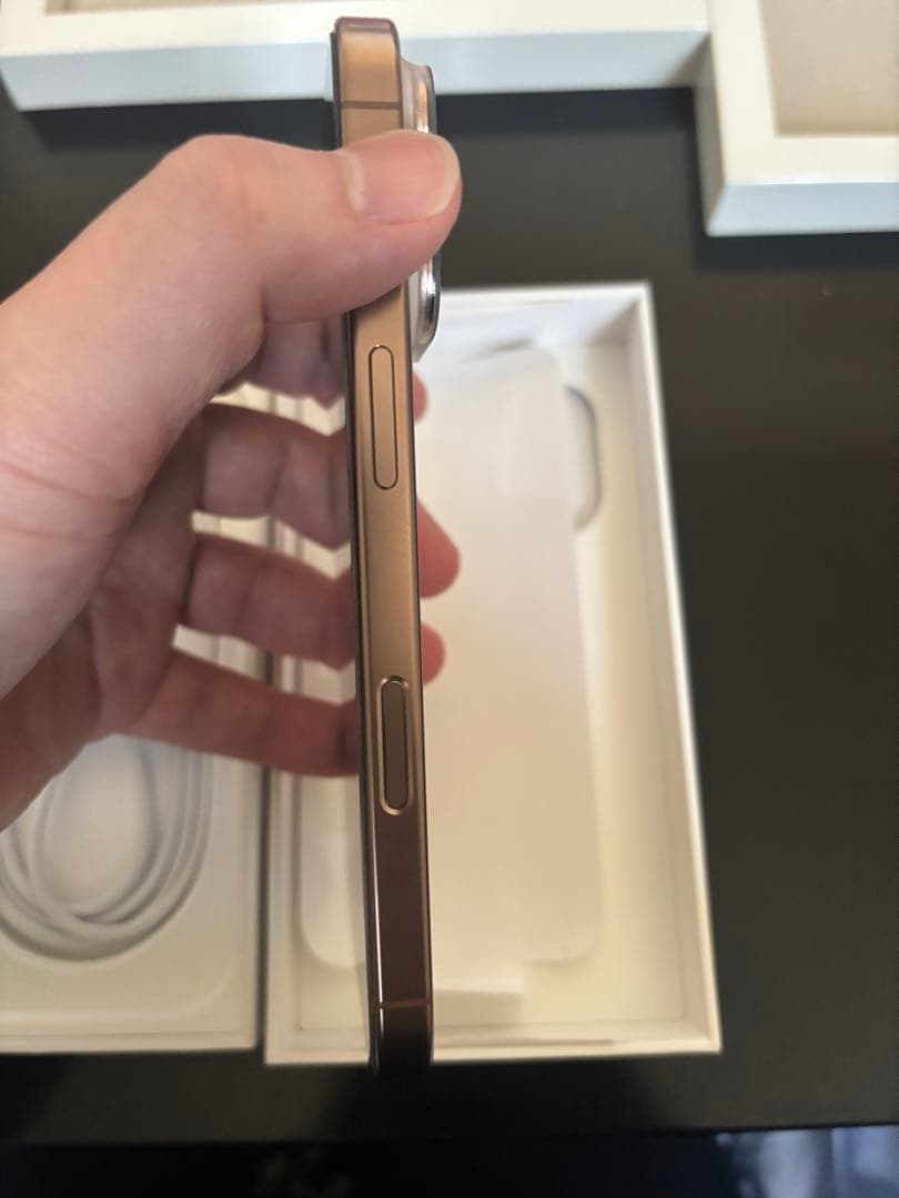 iPhone 16 pro 128GB デザートチタニウム　美品