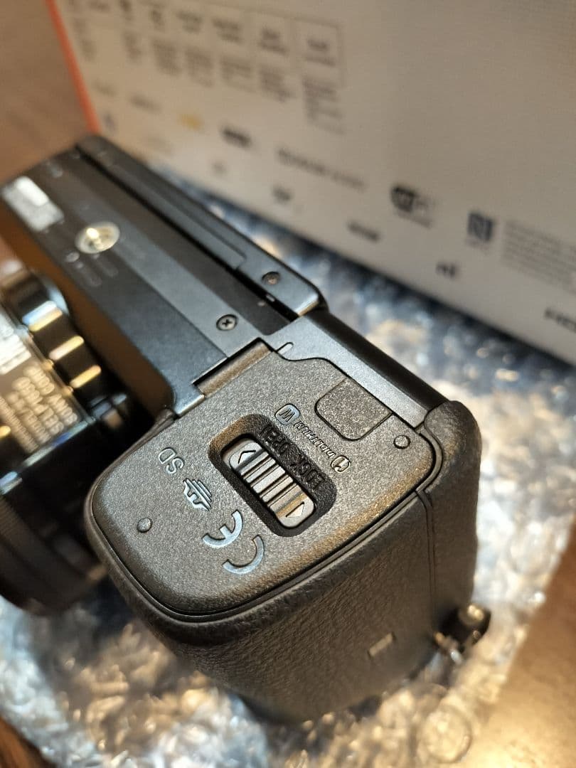 や*い様 SONY α6100 ミラーレス一眼カメラ ダブルズームキット 展示品