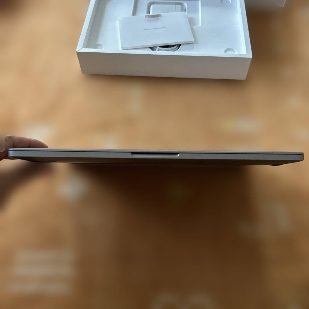 美品MacBook Pro 2020 M1 A2338 8/256GB 8コア