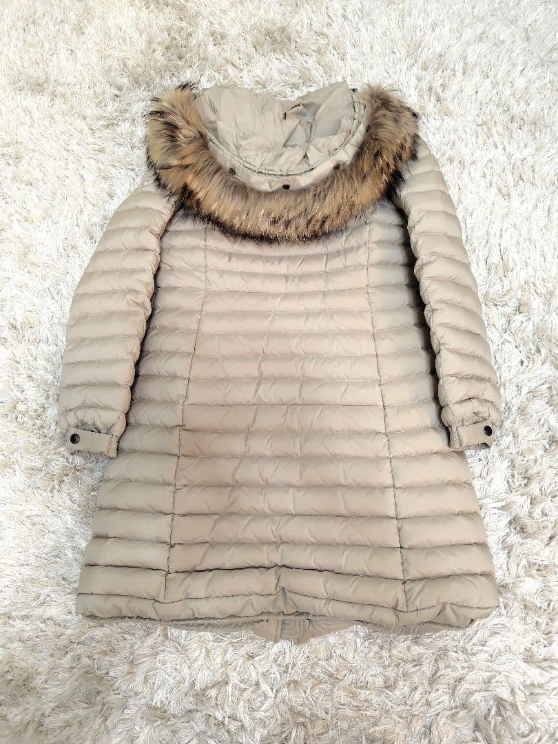 ★TATRAS★ミドル丈、ベージュ 、 フード、ファー付きダウンジャケット