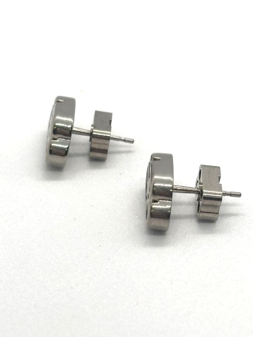 BALENCIAGA ロゴ入りピアス