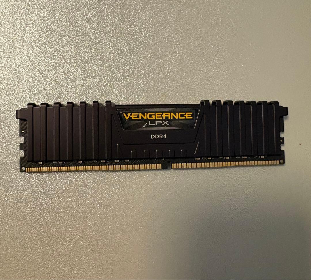 Vengeance LPX DDR4 32GB 2666MHz 1枚　中古